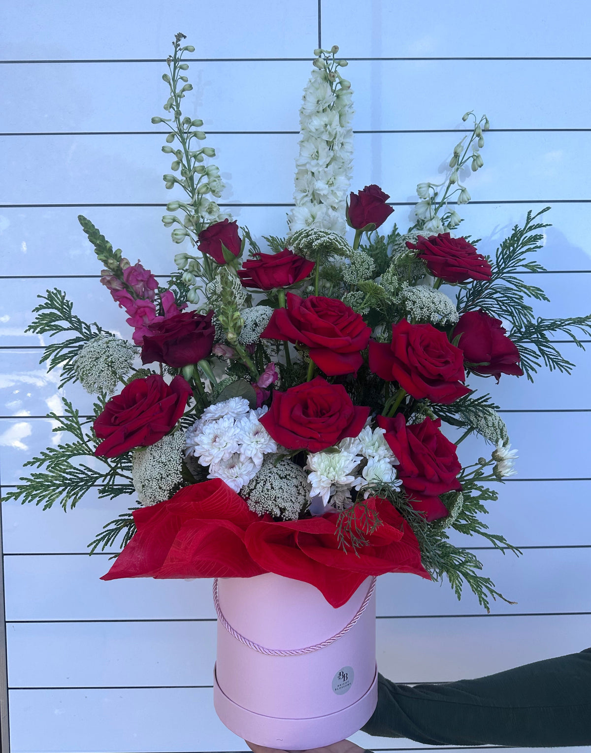 Luxury Red Rose Hatbox featuring premium long‑stem red roses arranged tightly in a round hatbox for a classic, elegant presentation.